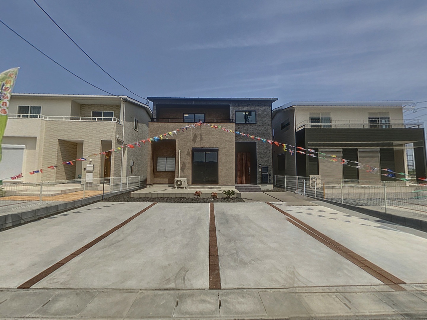 loading blurry tour image