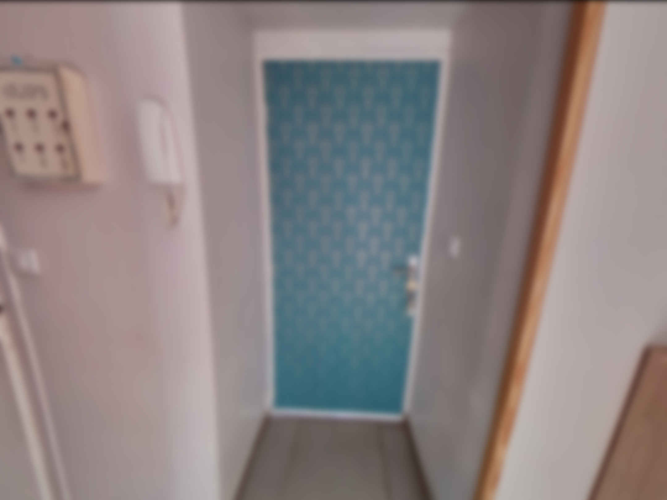 loading blurry tour image