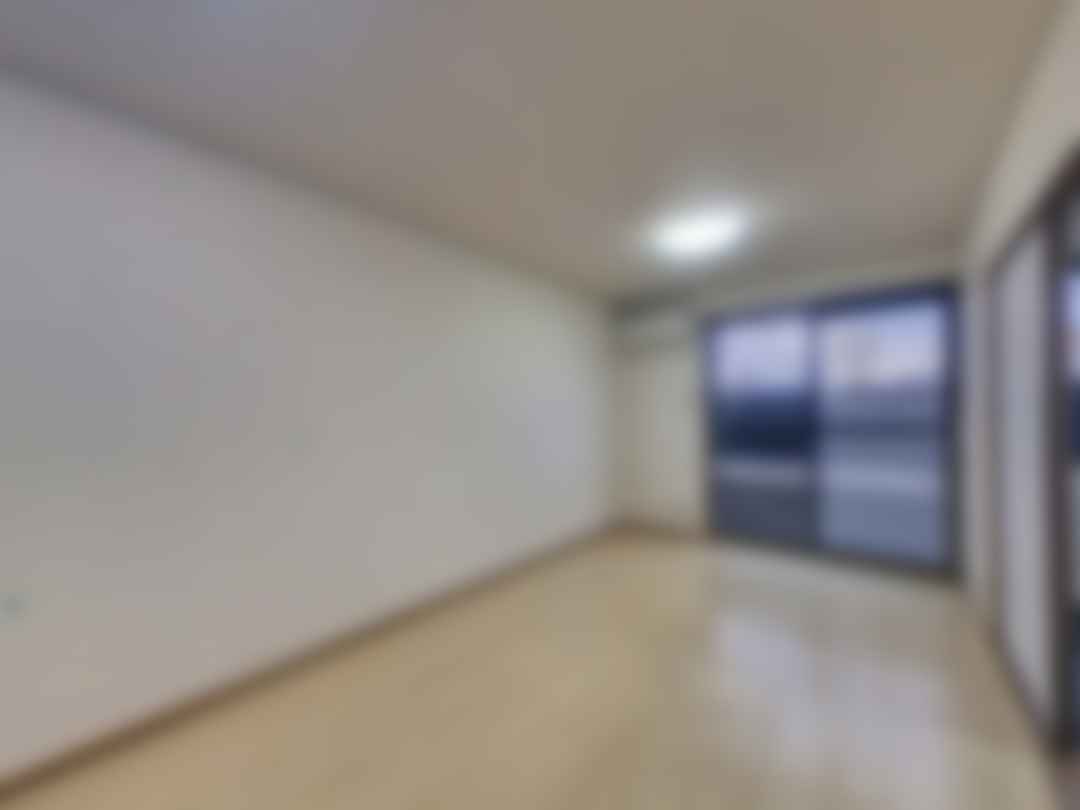 loading blurry tour image