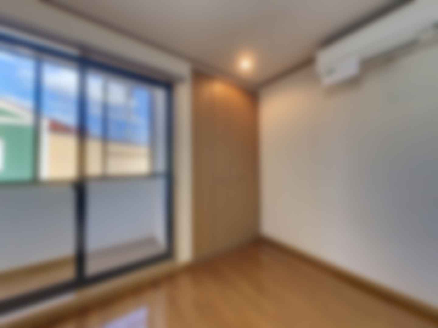 loading blurry tour image