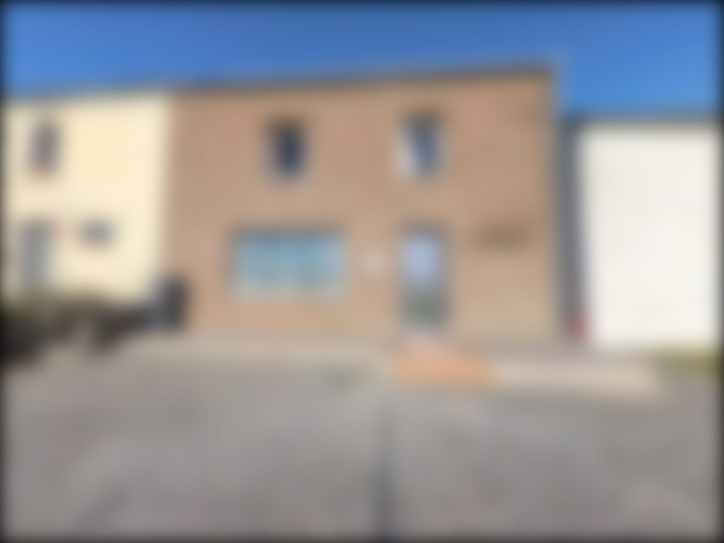 loading blurry tour image