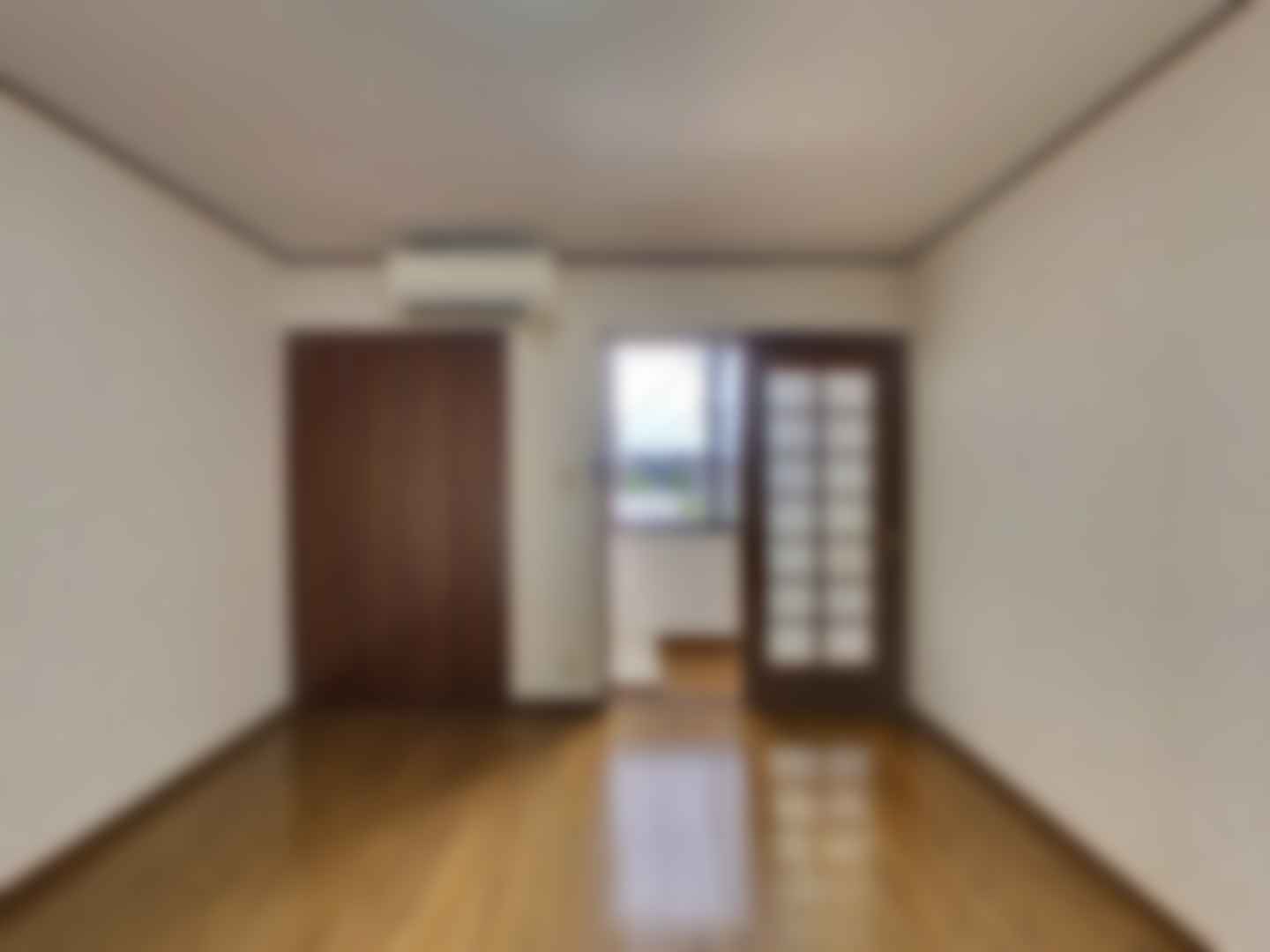 loading blurry tour image