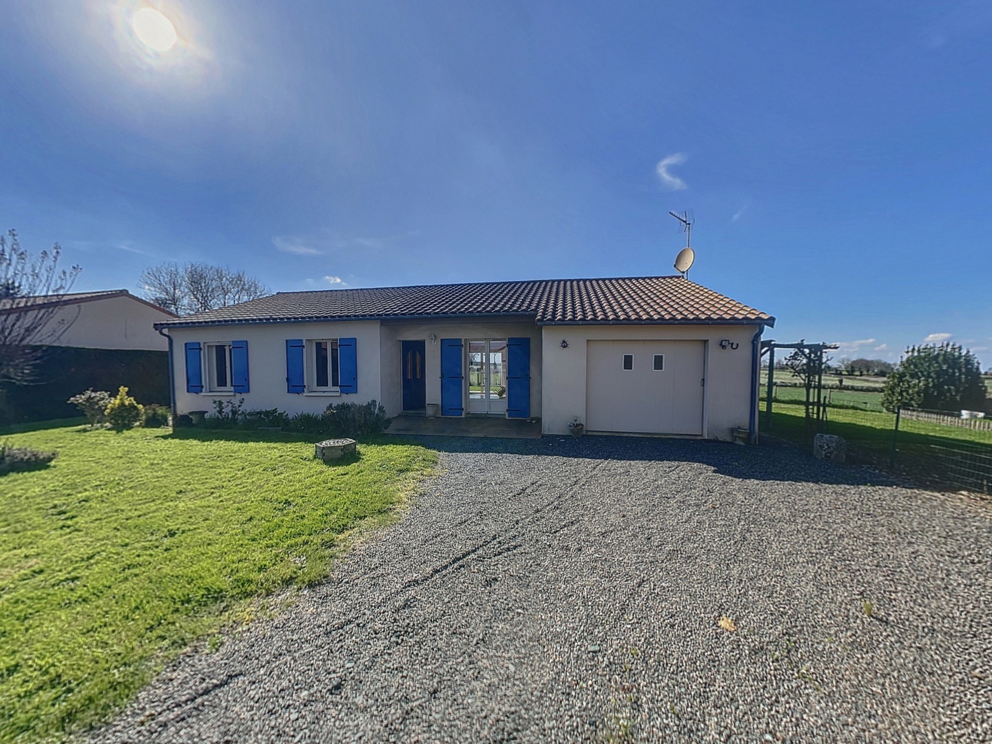 loading blurry tour image