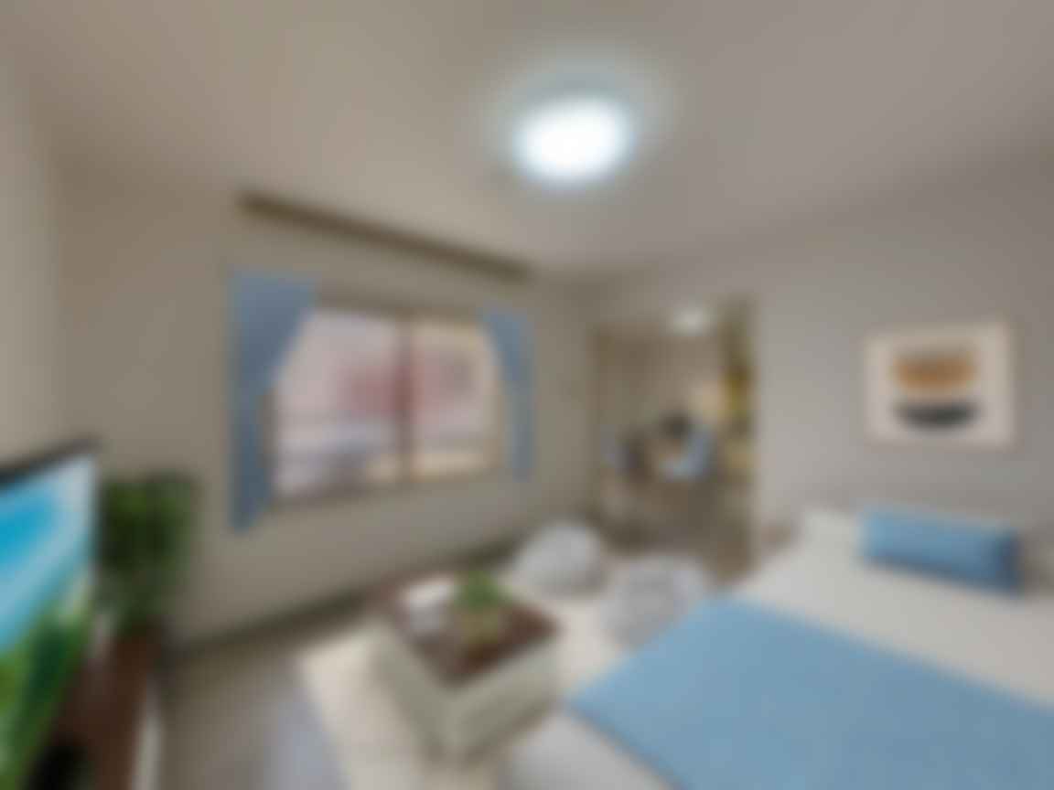 loading blurry tour image