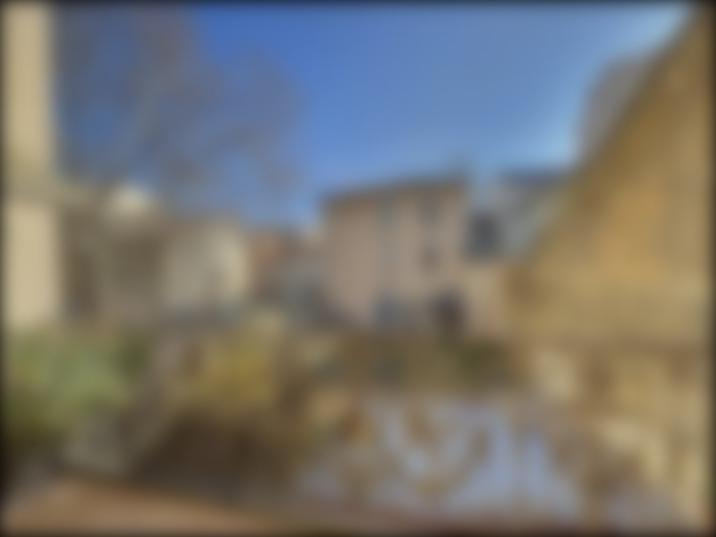 loading blurry tour image