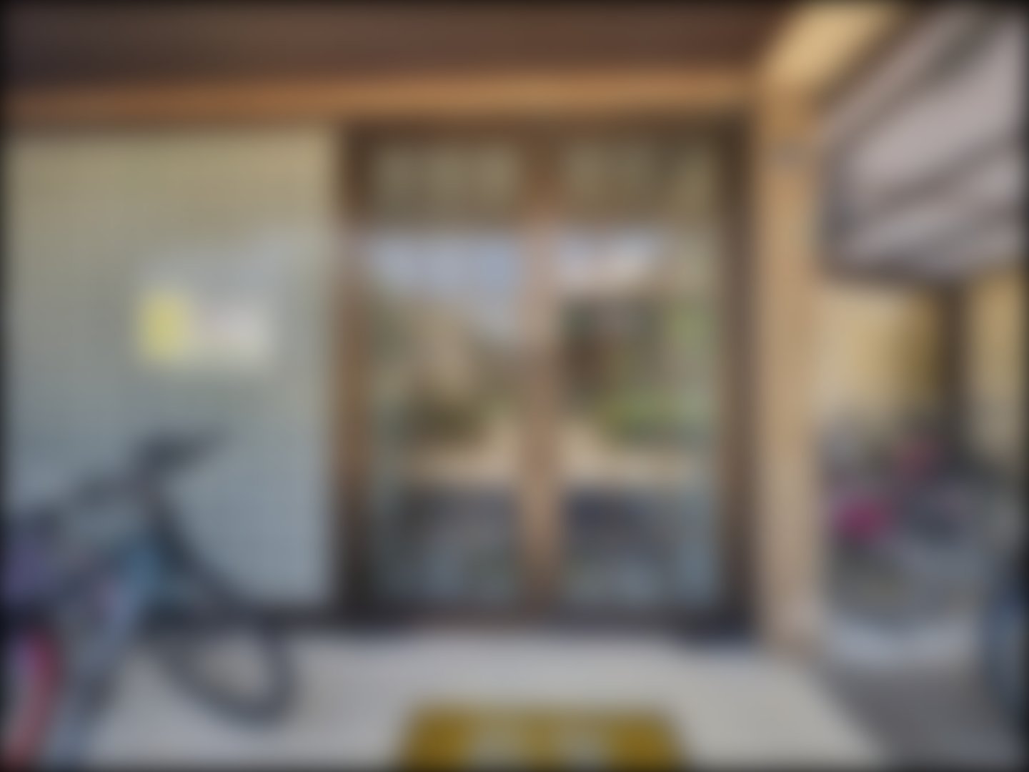 loading blurry tour image