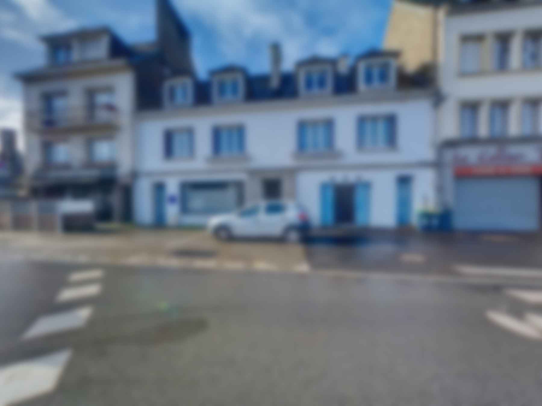 loading blurry tour image