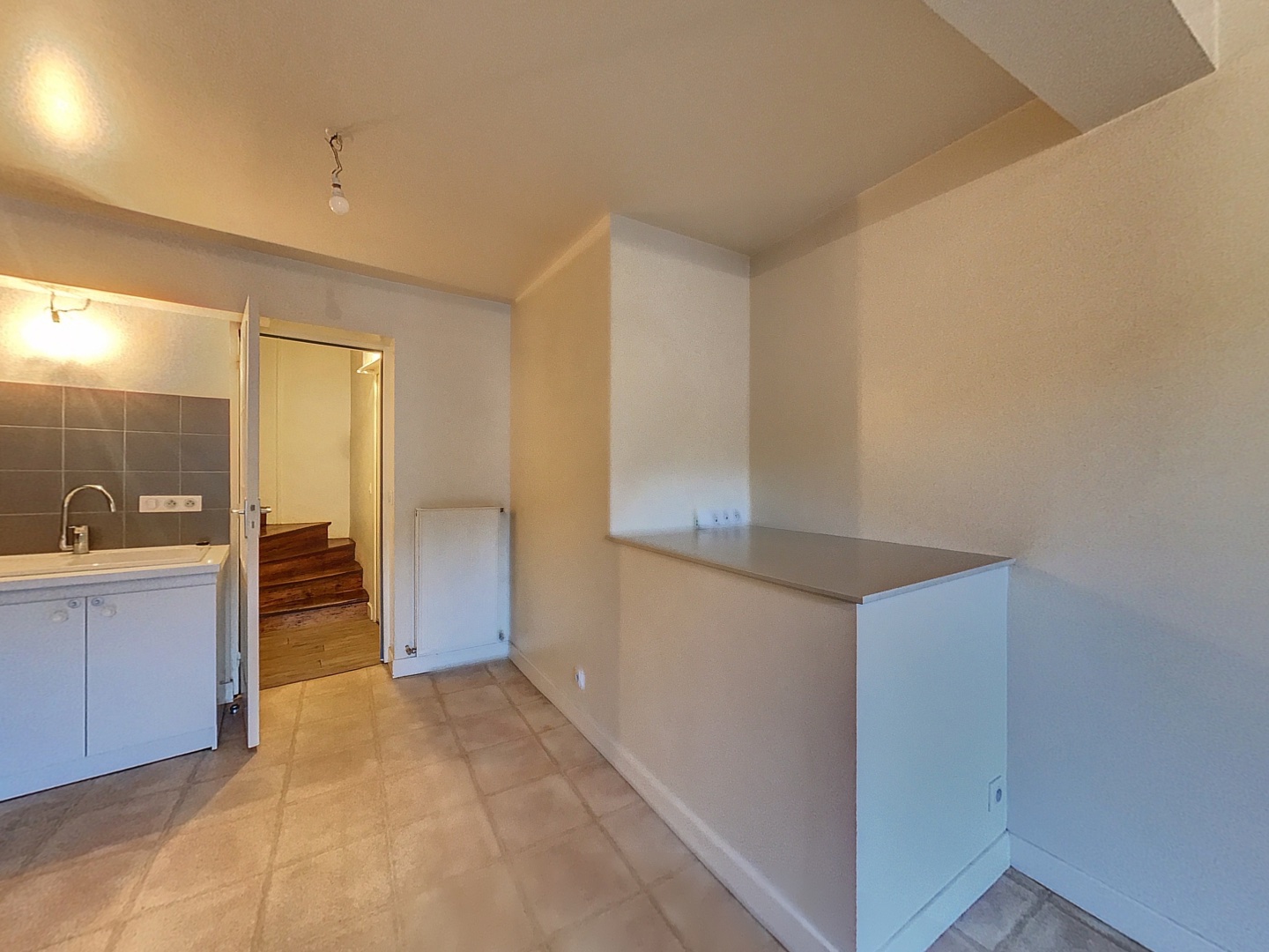 loading blurry tour image