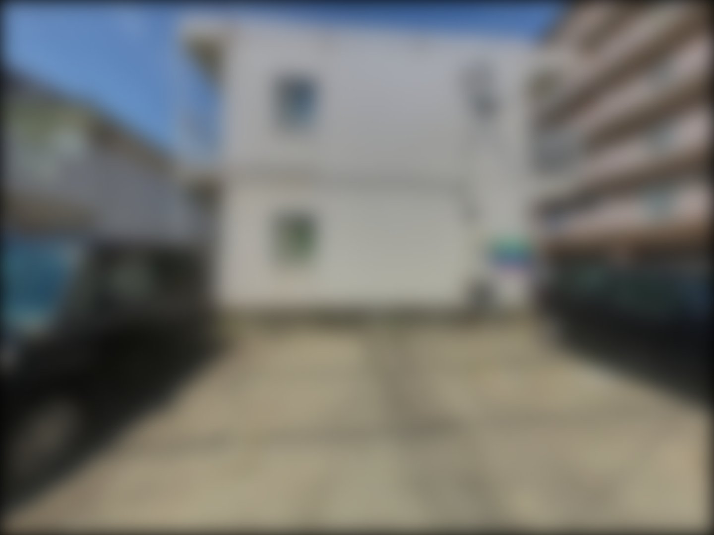 loading blurry tour image