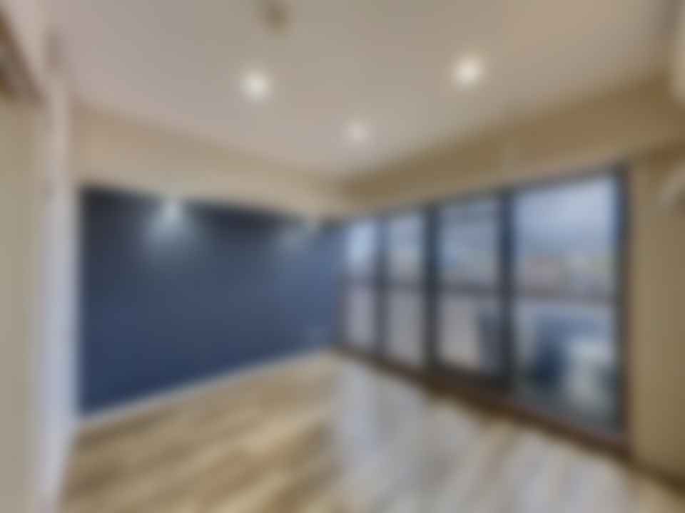 loading blurry tour image