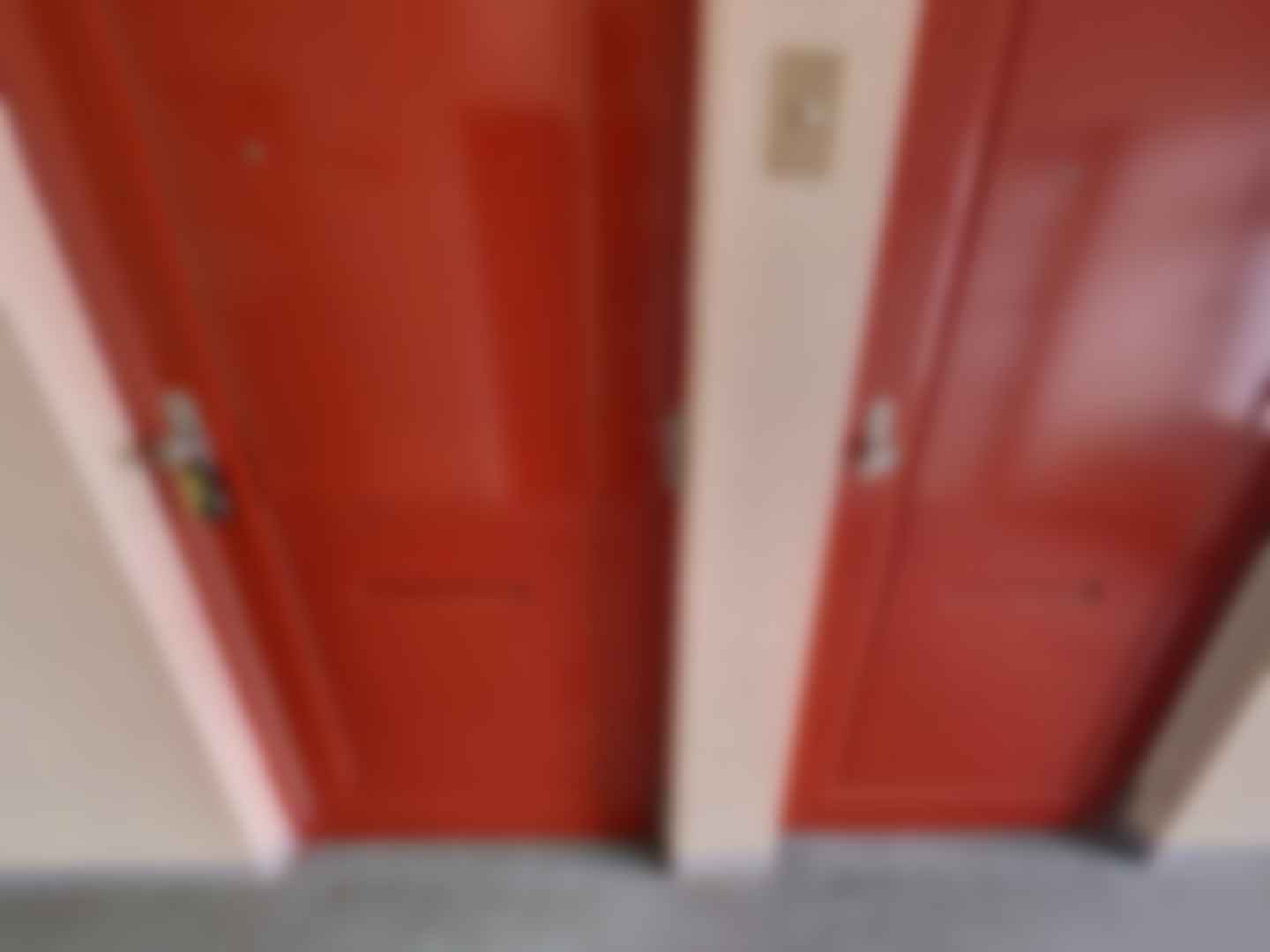 loading blurry tour image