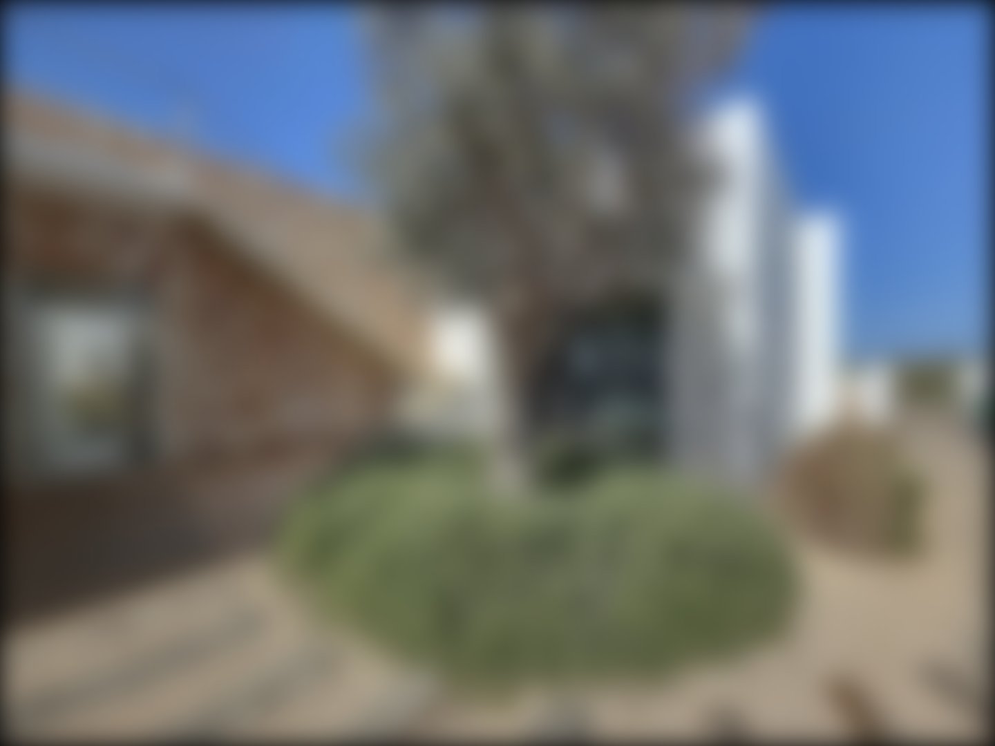 loading blurry tour image