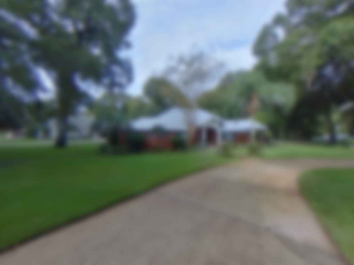 loading blurry tour image