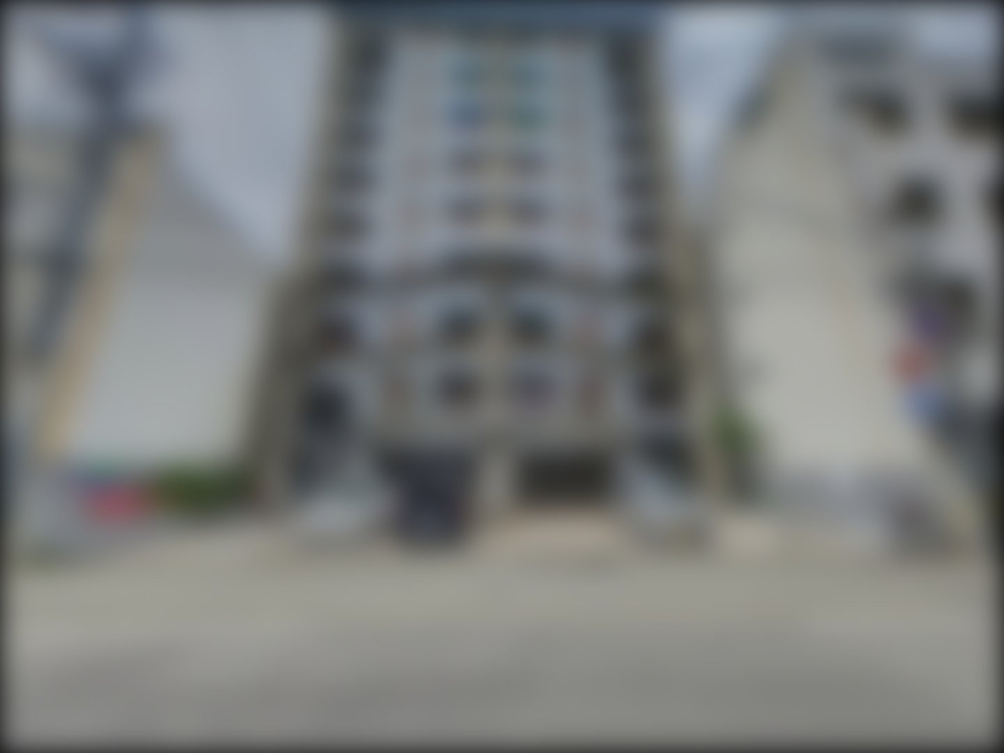 loading blurry tour image