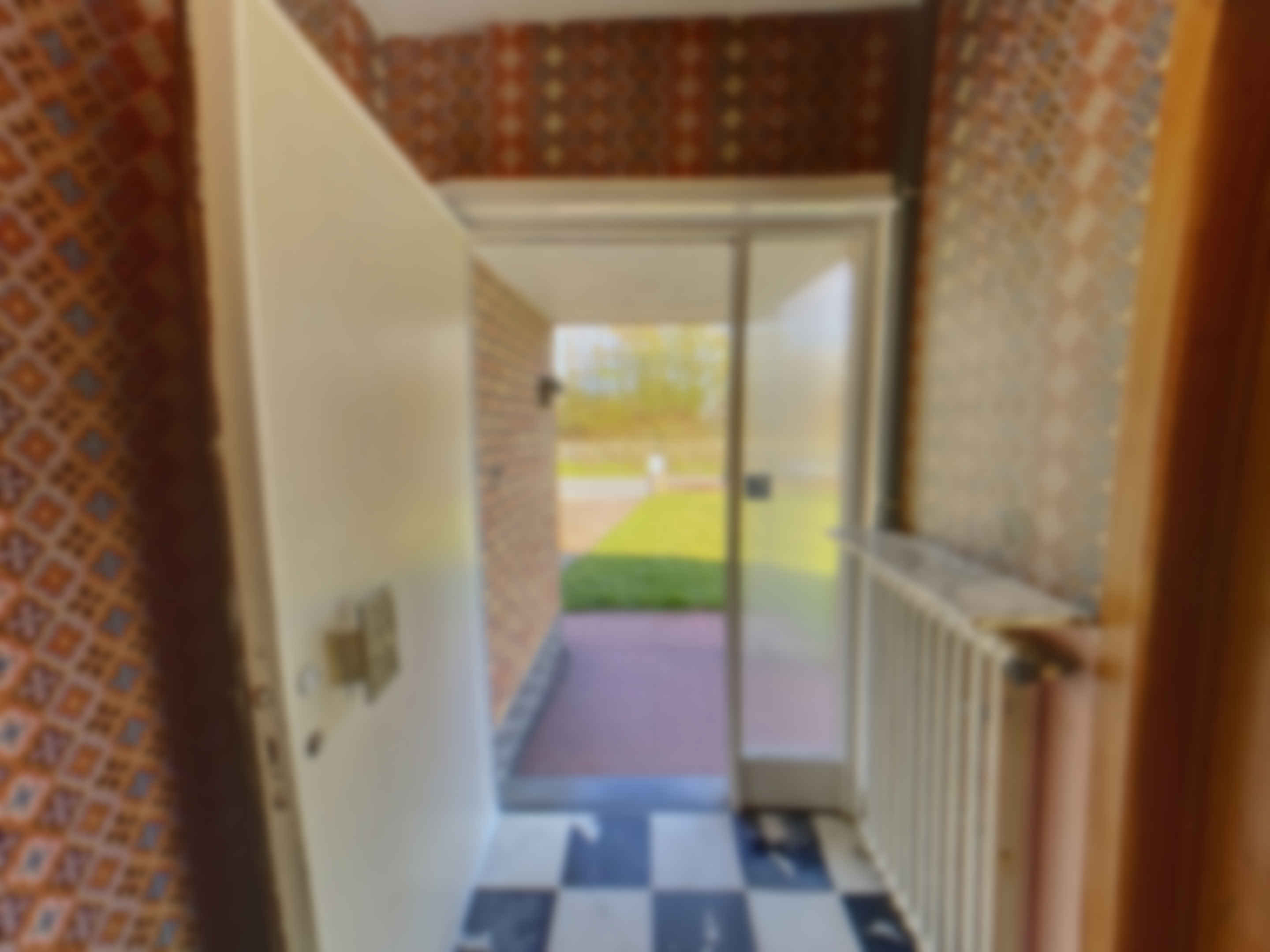 loading blurry tour image