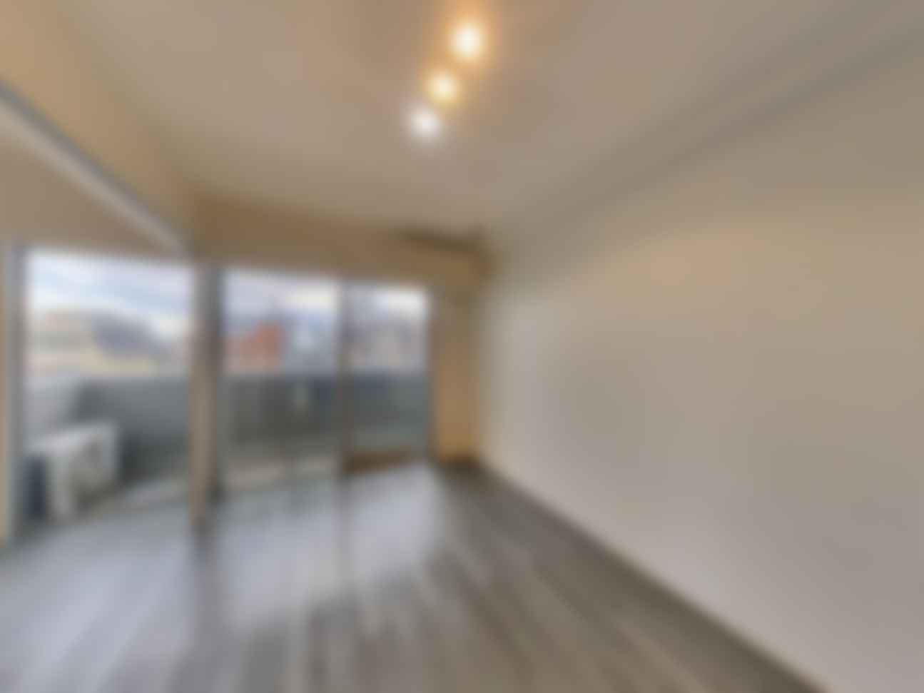 loading blurry tour image