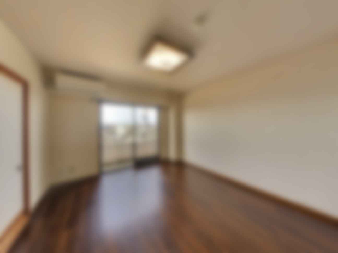 loading blurry tour image