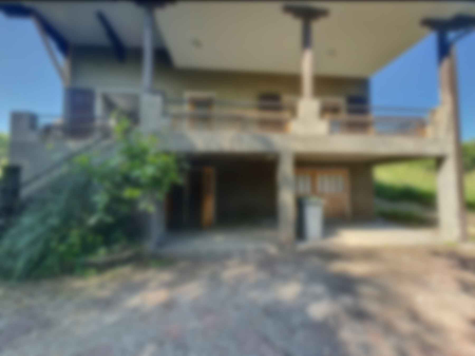 loading blurry tour image