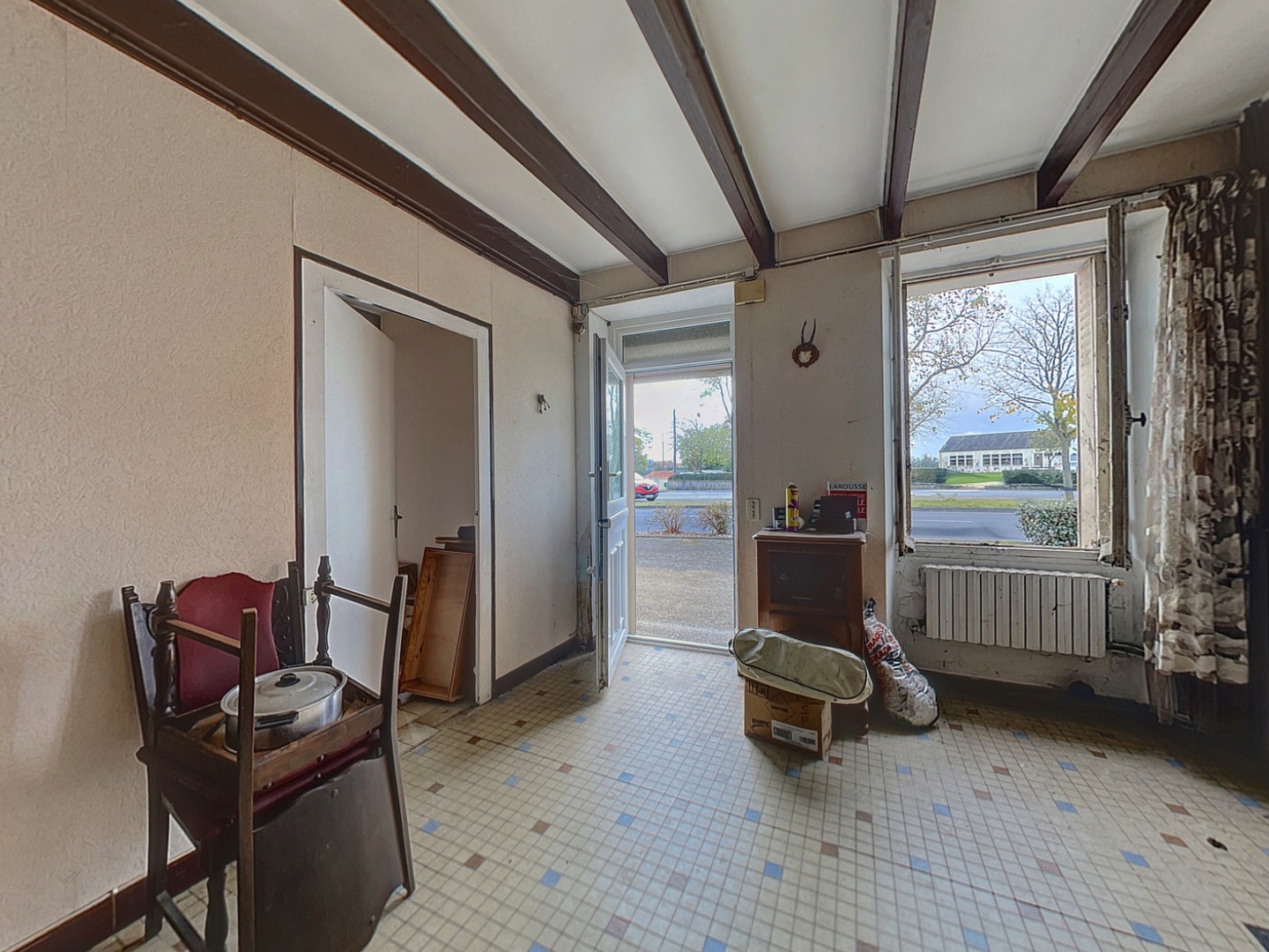 loading blurry tour image