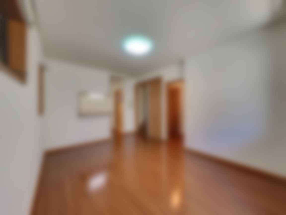 loading blurry tour image