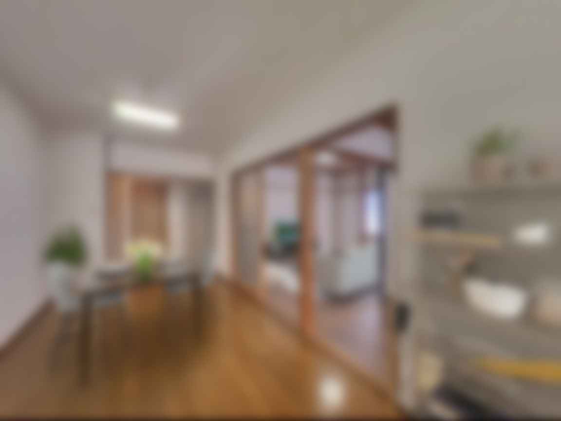 loading blurry tour image