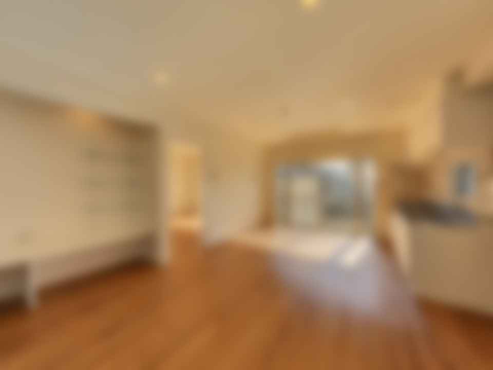 loading blurry tour image