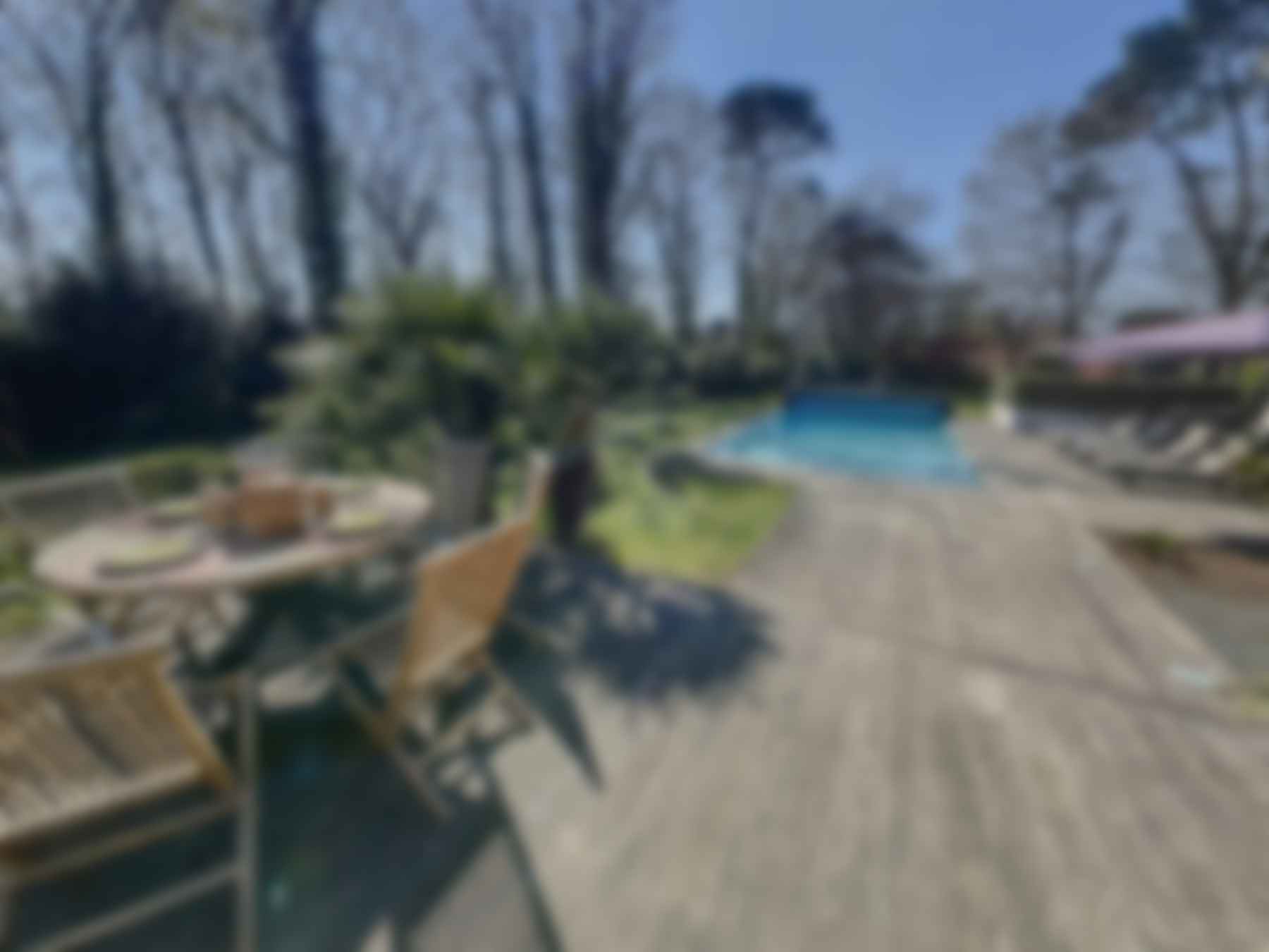 loading blurry tour image