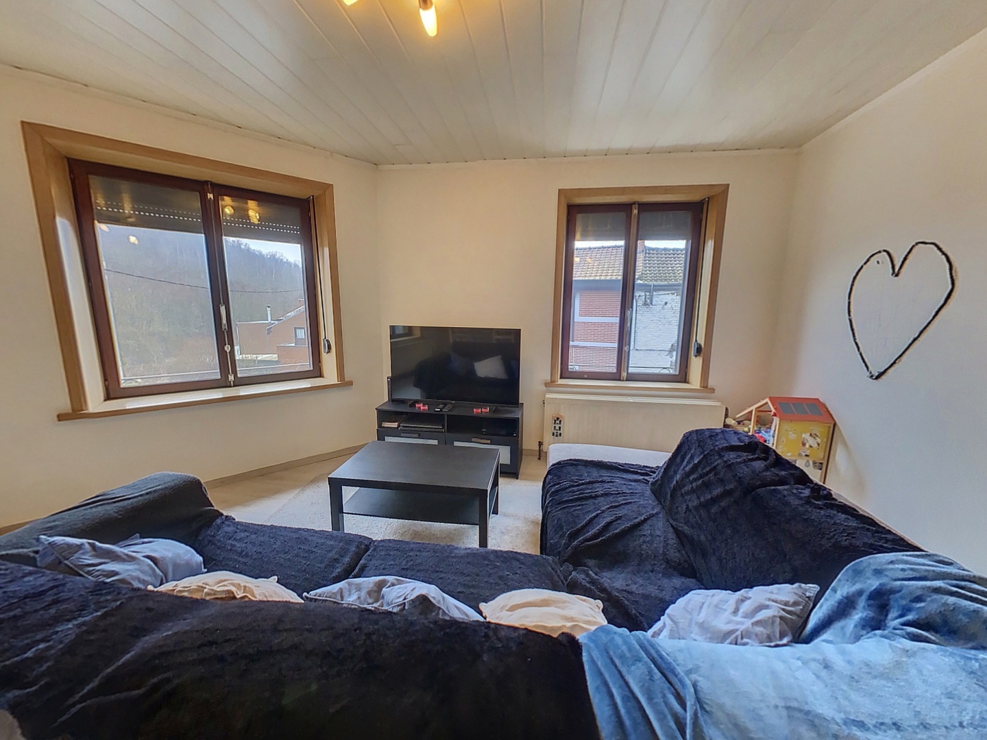 loading blurry tour image