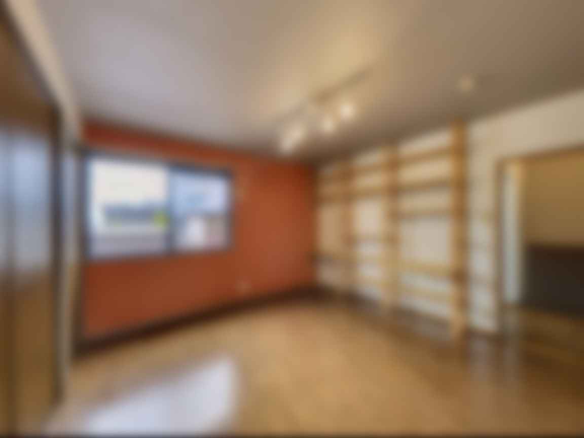 loading blurry tour image