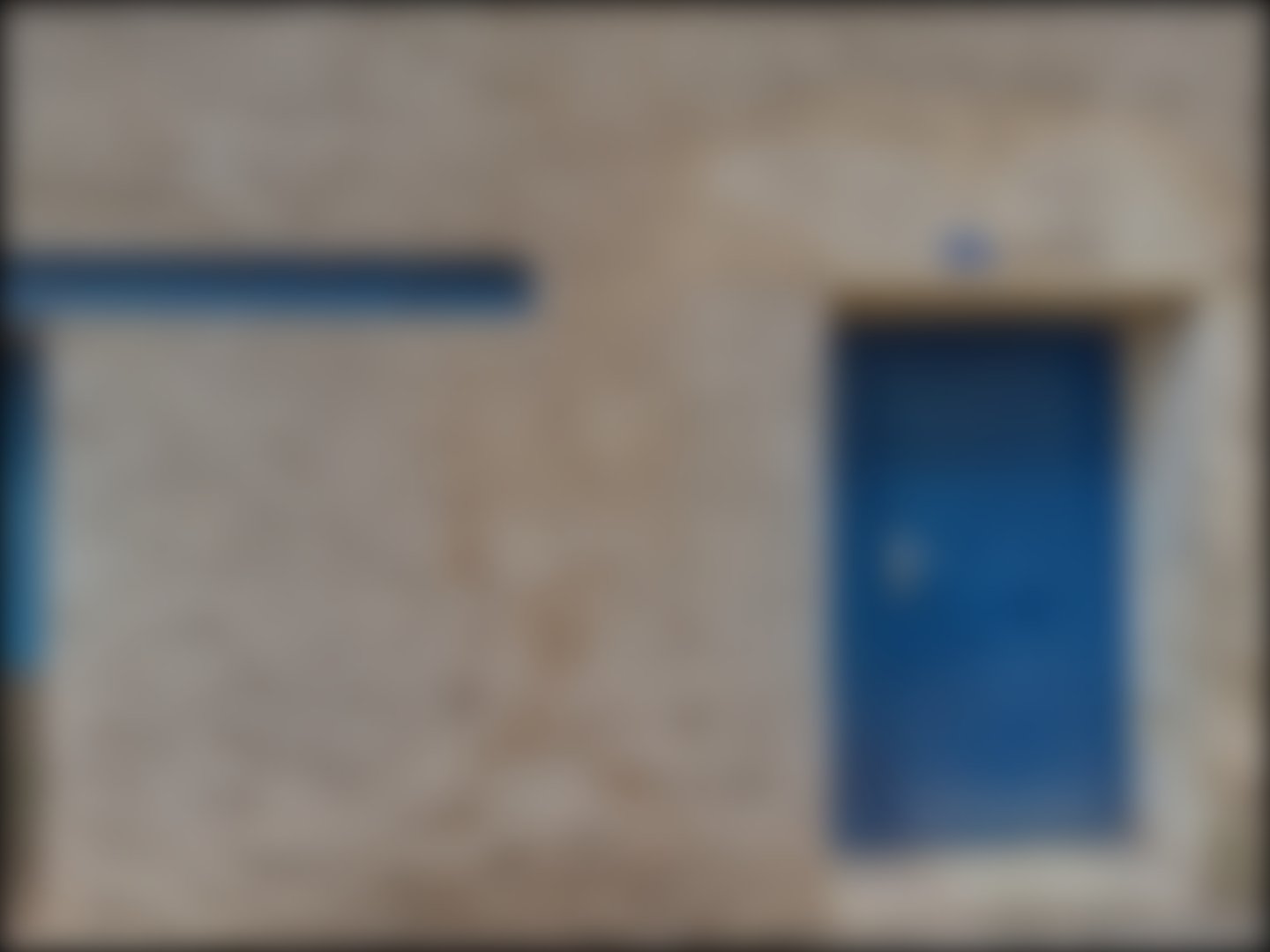 loading blurry tour image