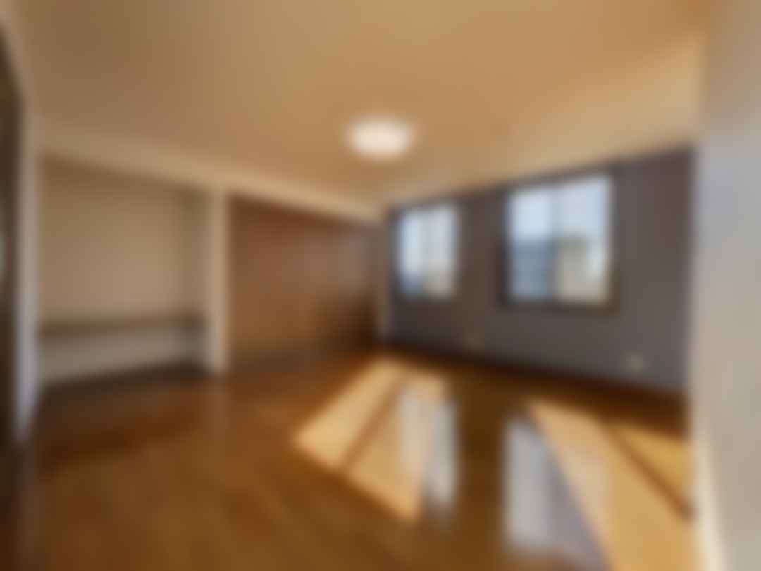 loading blurry tour image