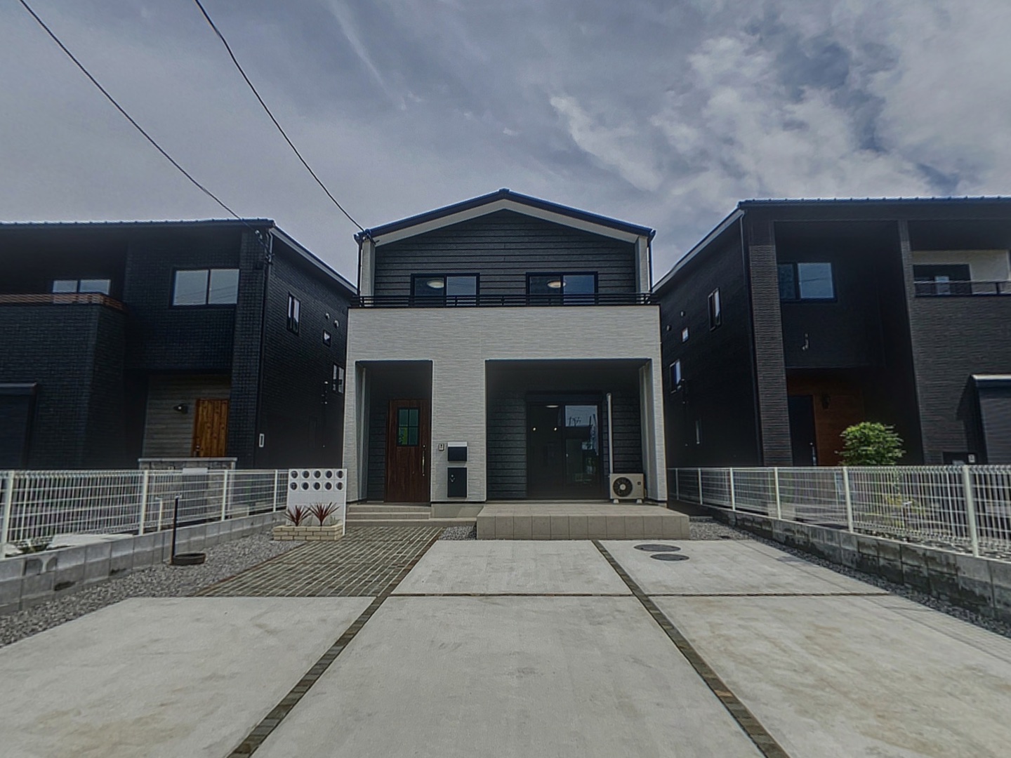 loading blurry tour image