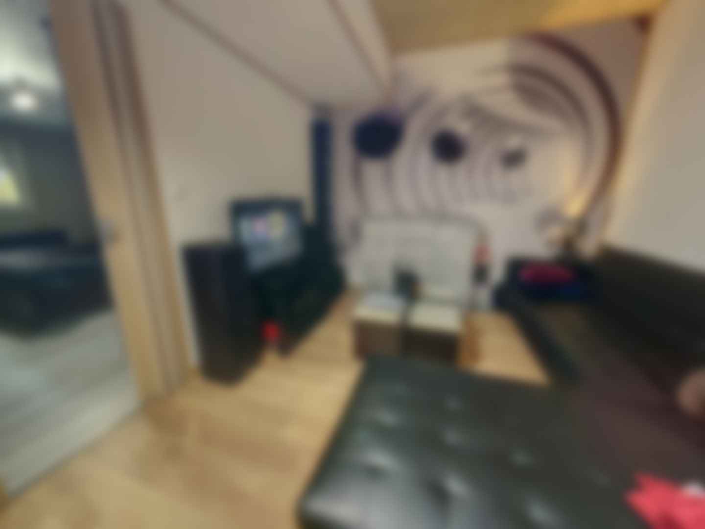 loading blurry tour image