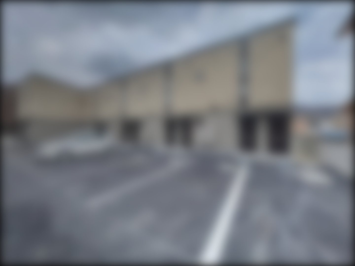 loading blurry tour image