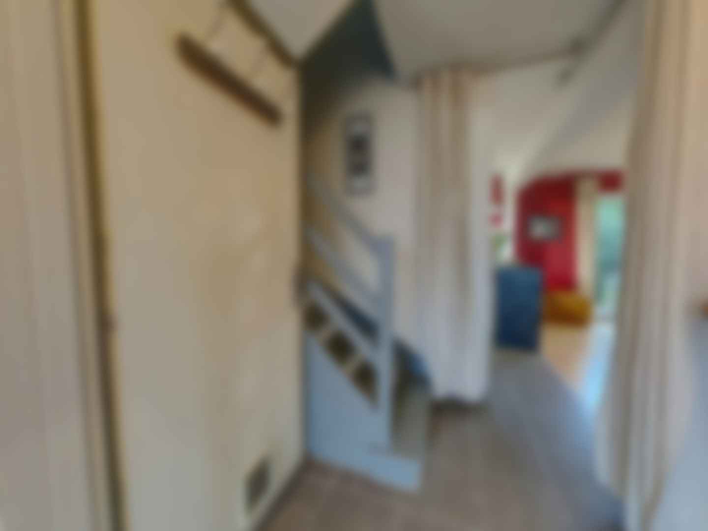 loading blurry tour image