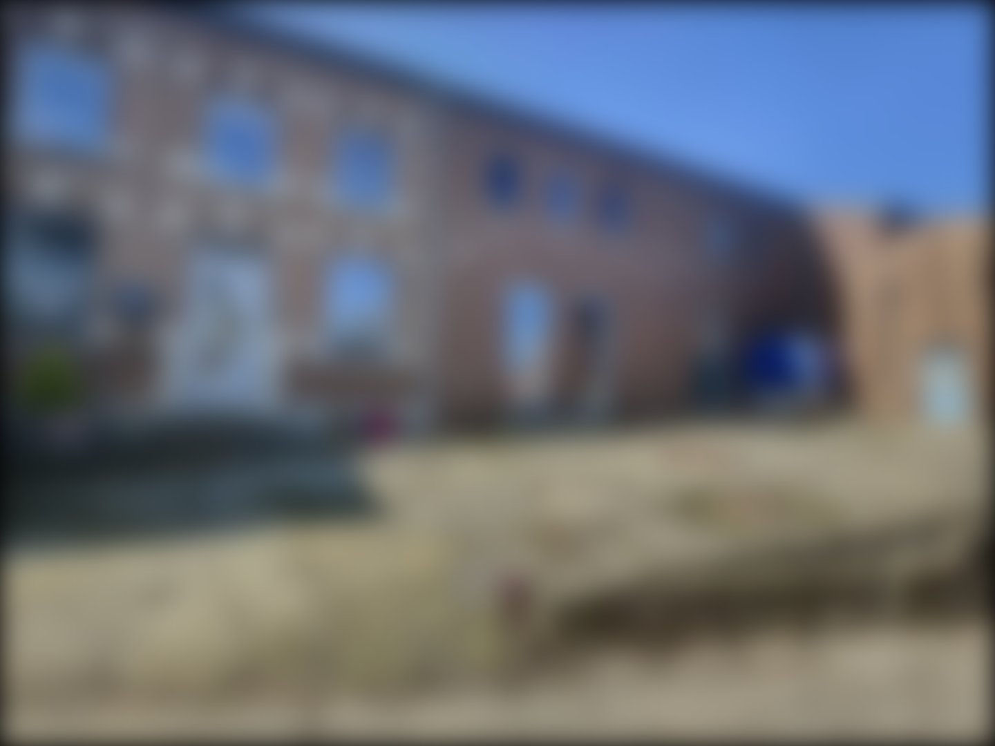 loading blurry tour image