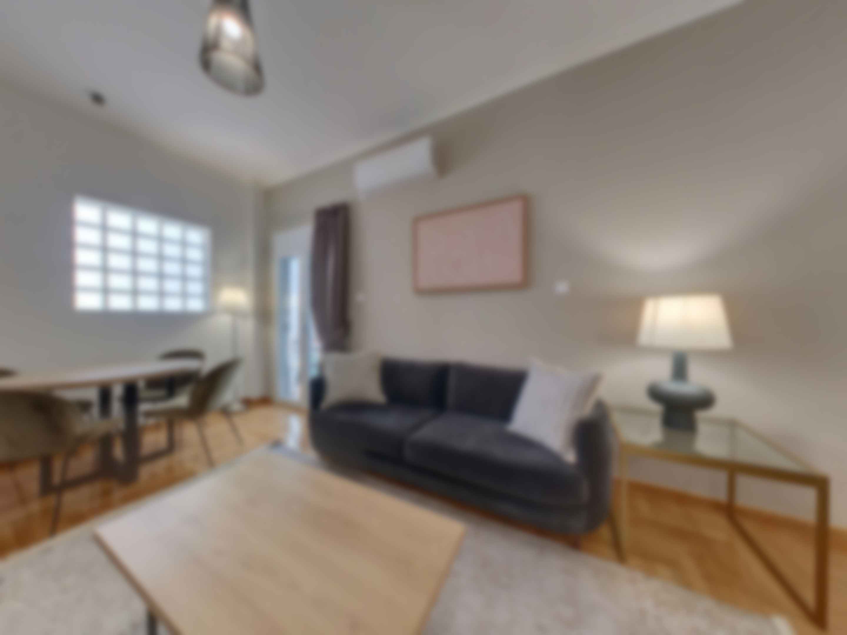 loading blurry tour image