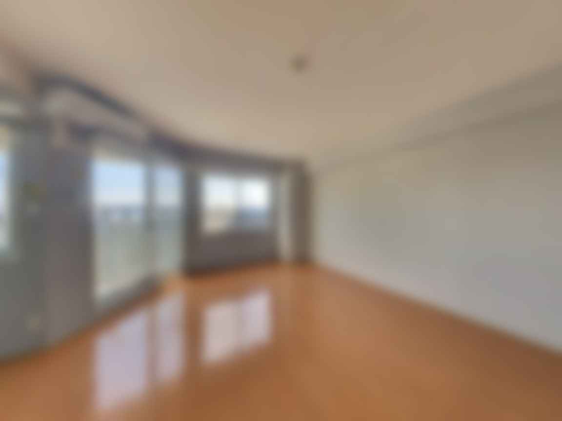 loading blurry tour image