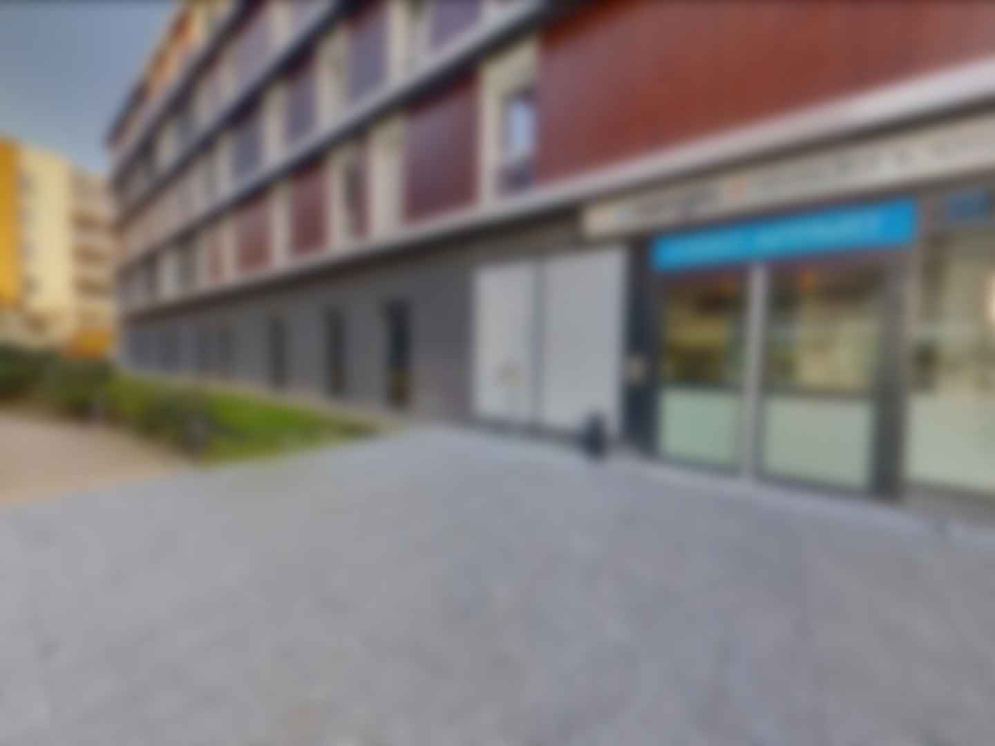 loading blurry tour image