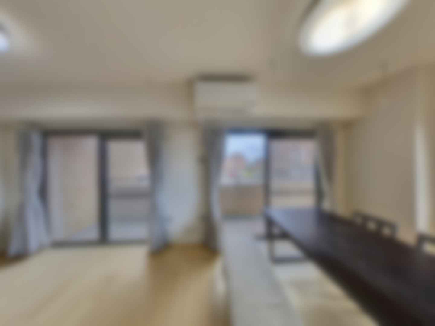 loading blurry tour image