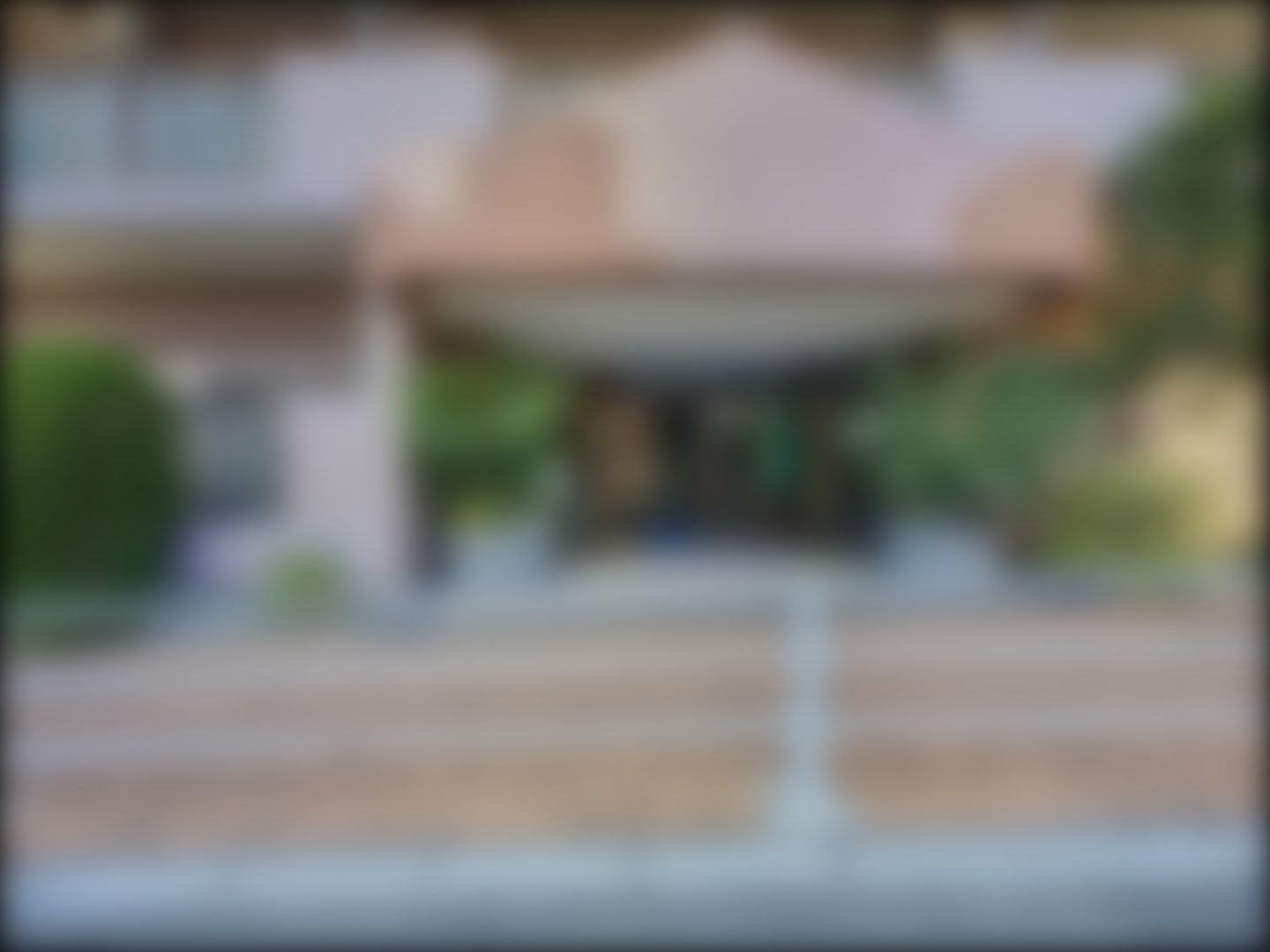 loading blurry tour image