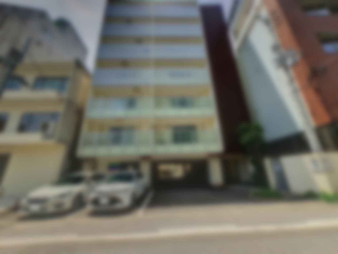 loading blurry tour image