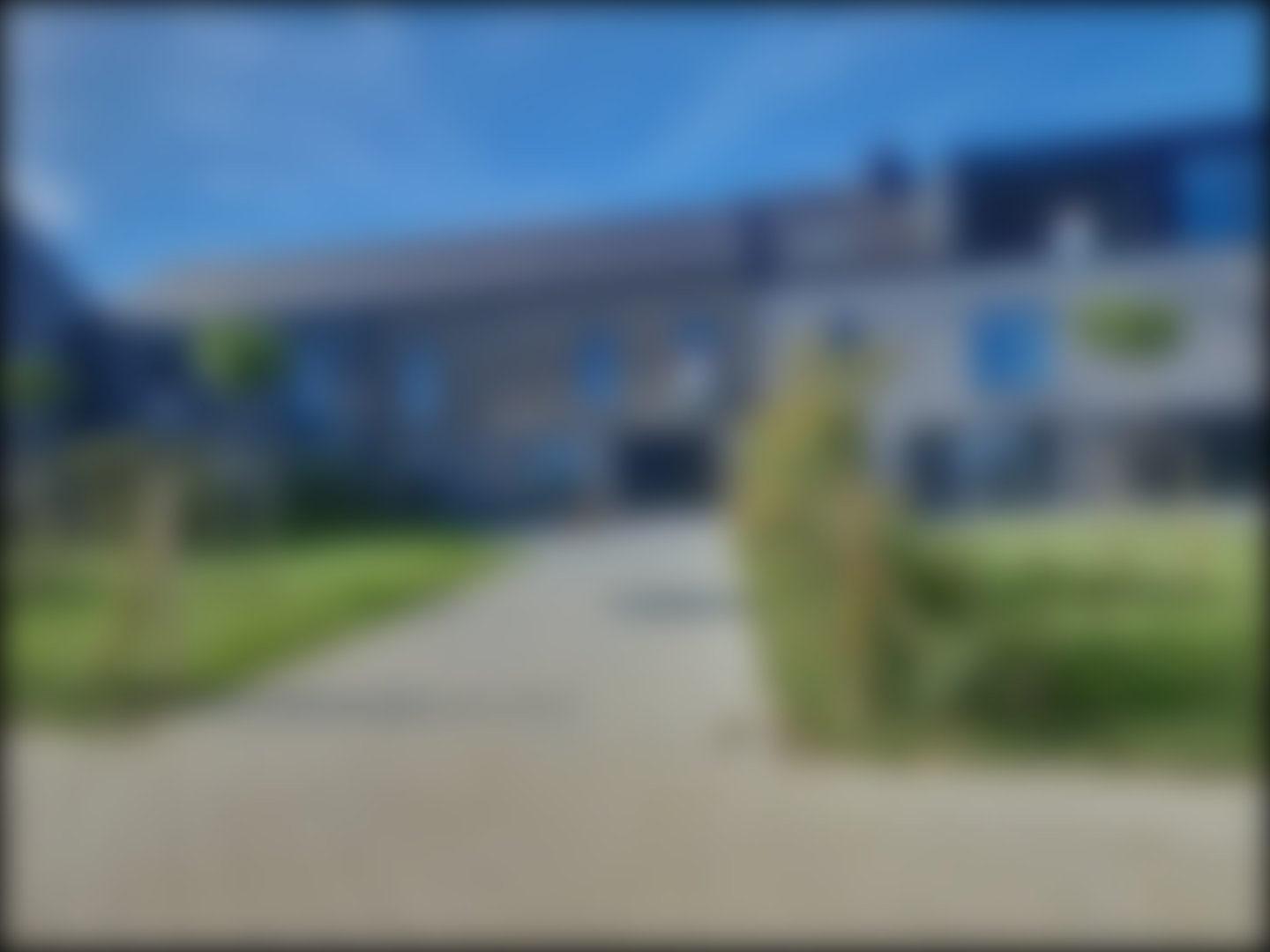 loading blurry tour image