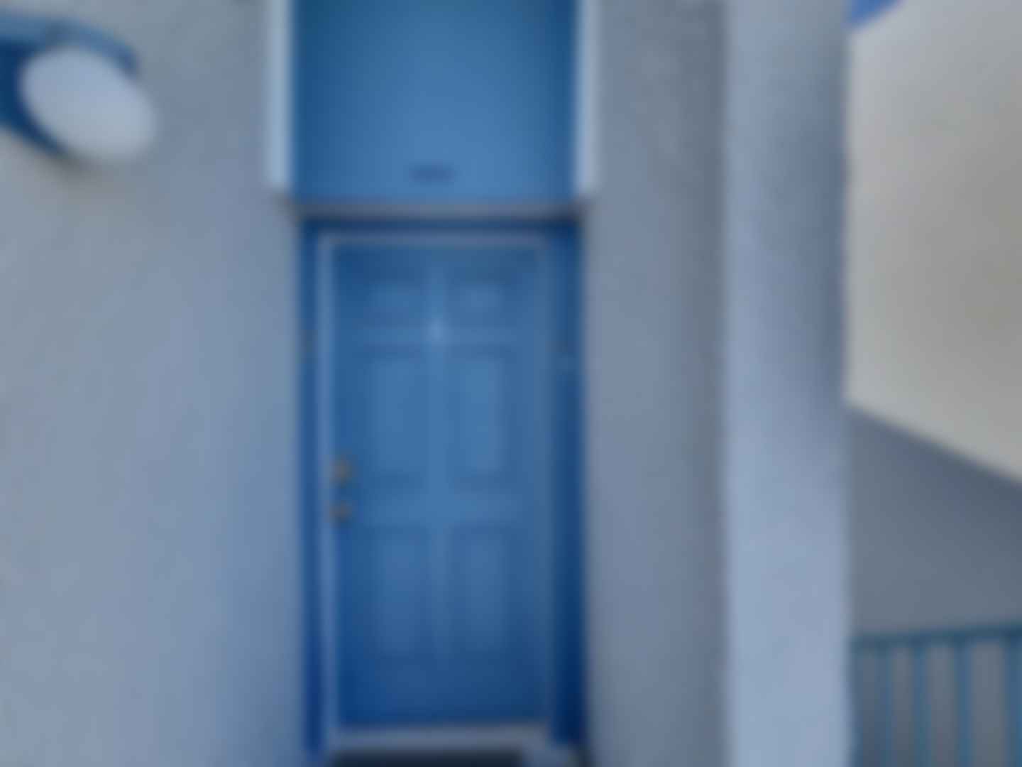 loading blurry tour image