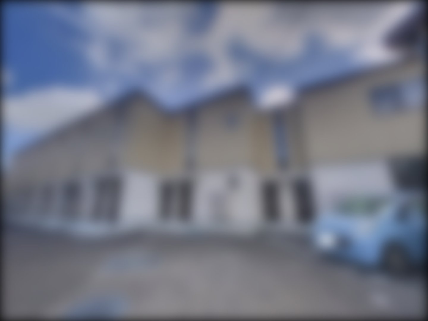 loading blurry tour image