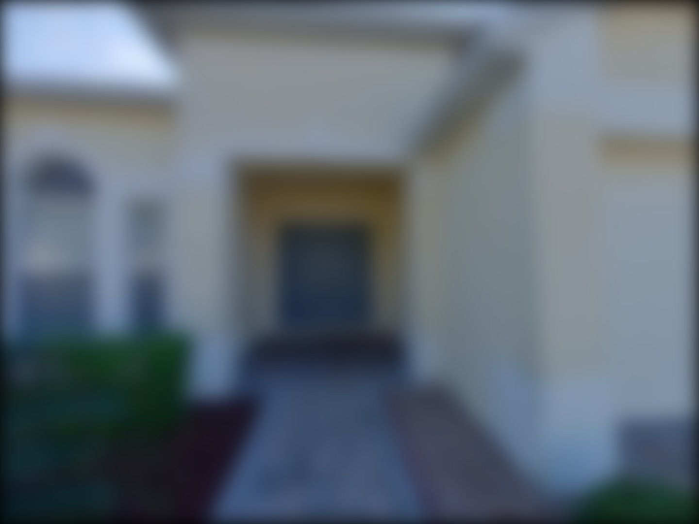 loading blurry tour image