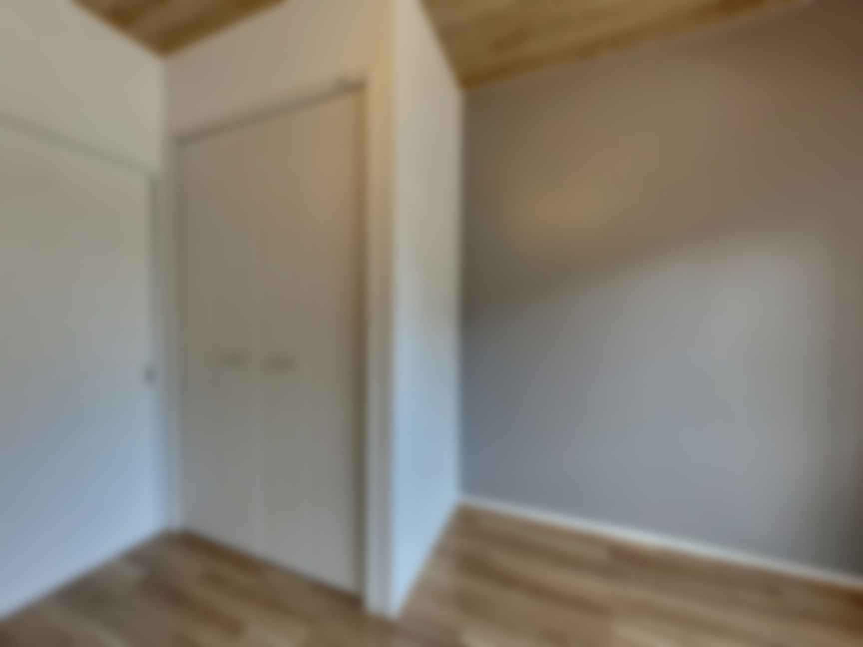 loading blurry tour image