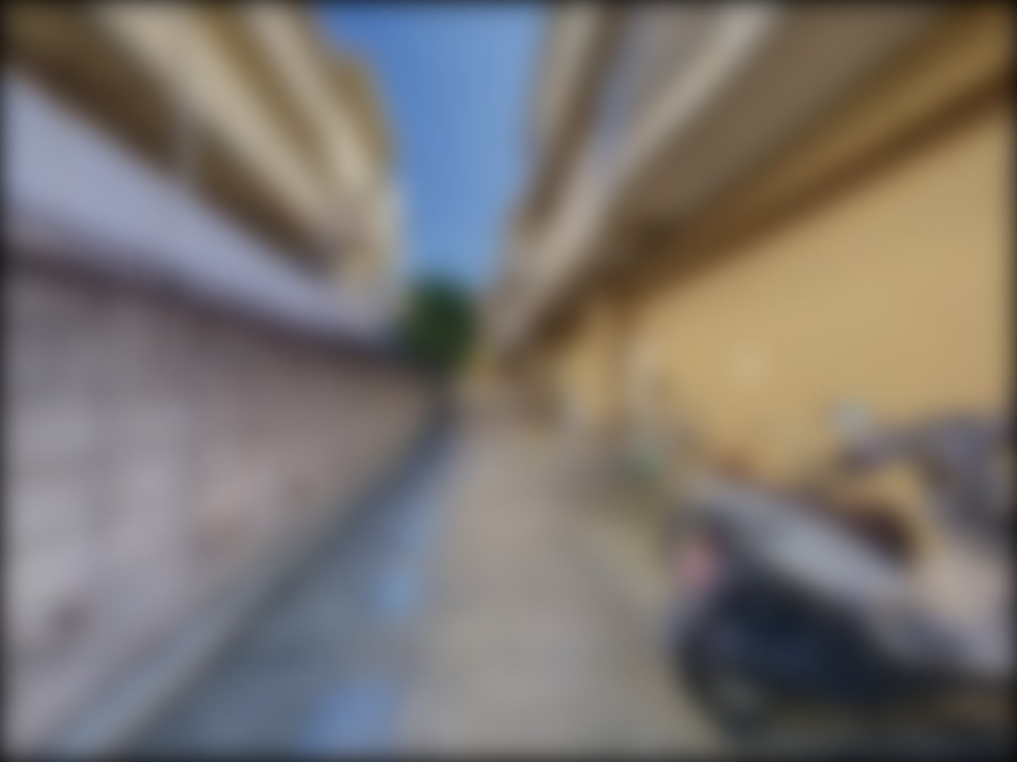 loading blurry tour image