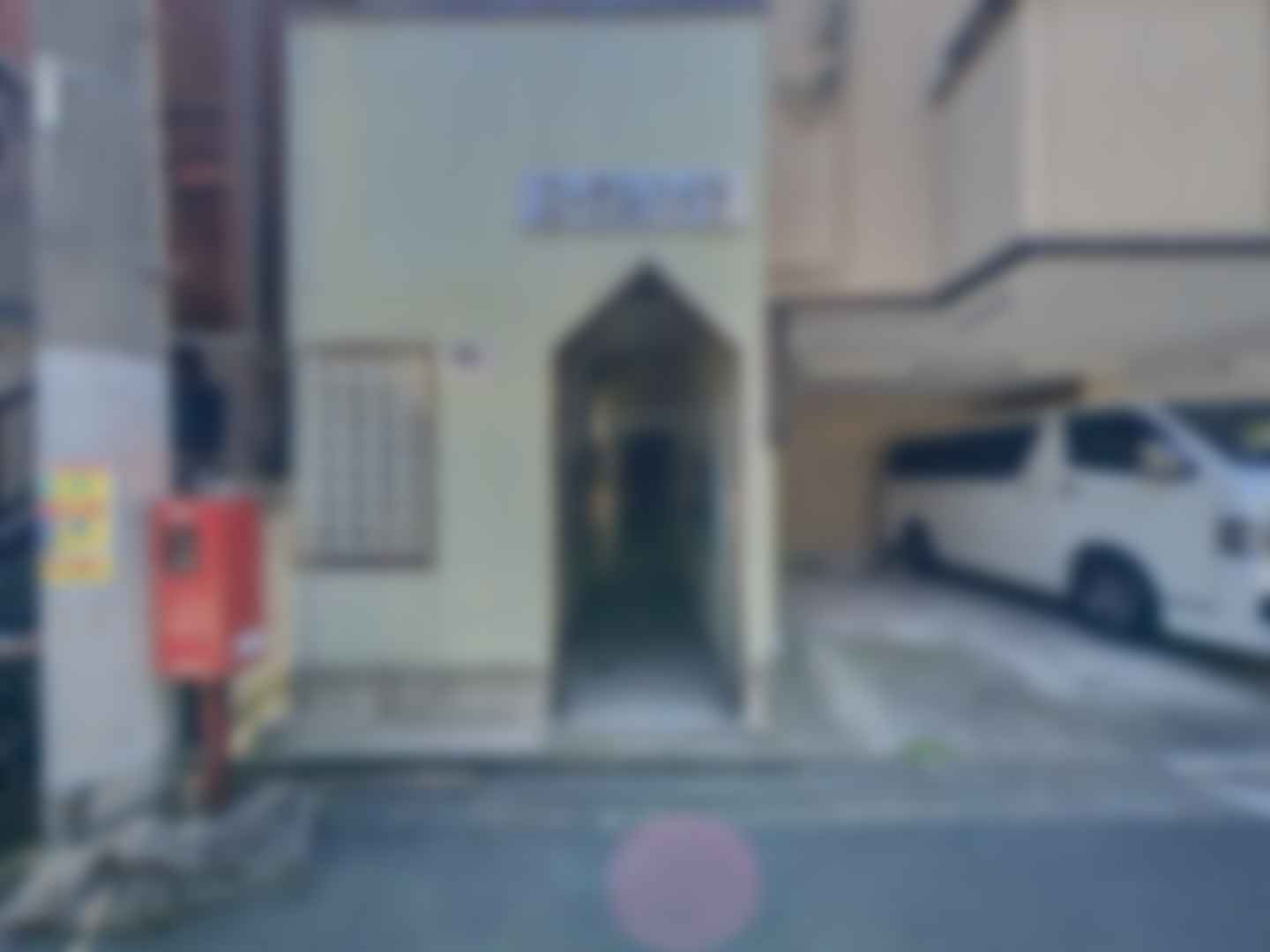 loading blurry tour image