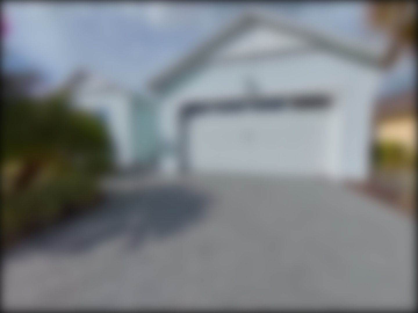 loading blurry tour image